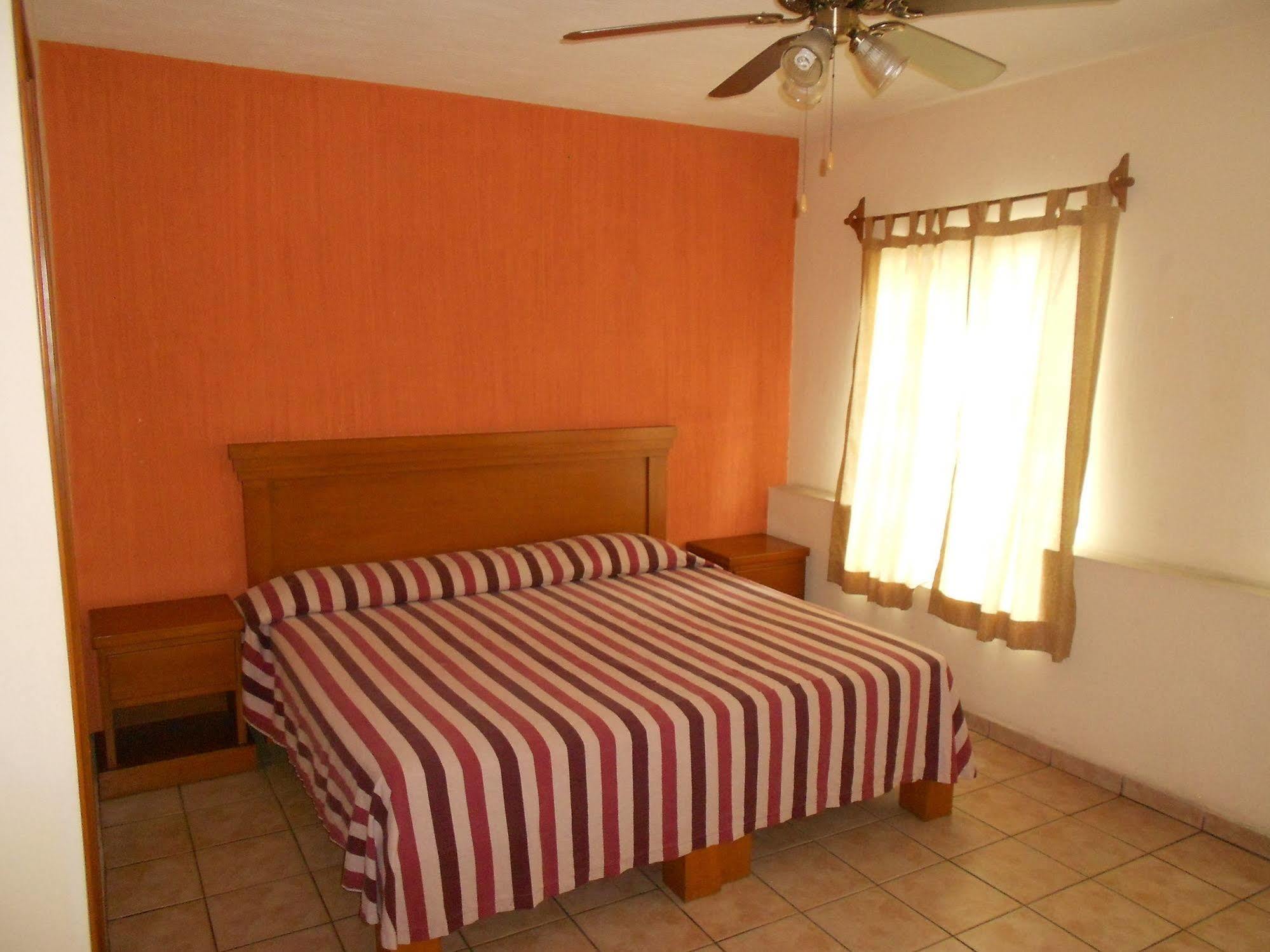 Oyo Hotel Posada Garibaldi Guadalajara Extérieur photo